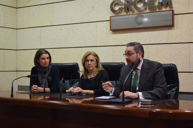 Víctor Martínez e Inmaculada González reunidos con la presidente de THADER Juana Pérez