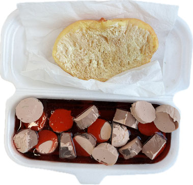 Currywurst, 2024, Silikon, Epoxidharz, Acrylfarbe auf Schaum, Wurstbrötchenverpackung, Serviette, 20,5 x 5,5 x 18 cm