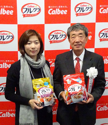 藤原事業部長(左)と松本会長
