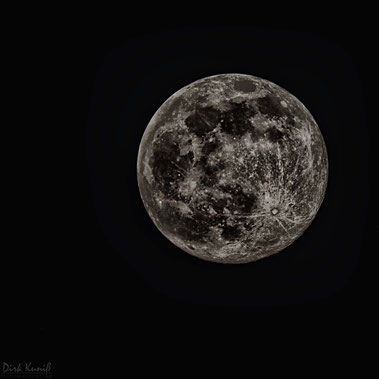 Supermond am 7. April 2020 - mein erstes Mondfoto überhaupt... mit 600mm Brennweite