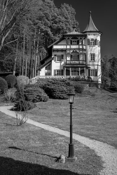 Schwarz-Weiß-Bild, Wohnhaus am Starnberger See, Dr. Ralph Oehlmann, Oehlmann-Photography