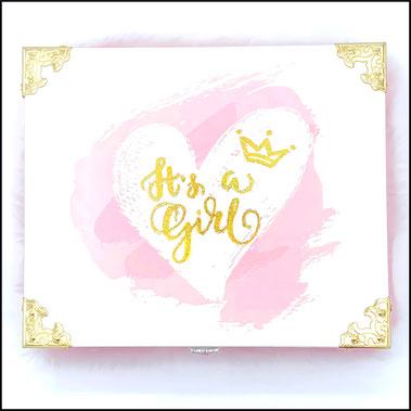 Personalisierte Geschenkbox "It`s a Girl" - handgefertigt mit Stoffen. Bändern und Zierecken