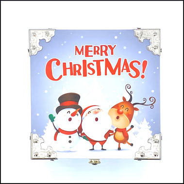 Holzbox,Geschenkbox in weiß für Weihnachten,Druck mit Schneemann Santa, Rentier in Comic. Die Box ist verziert mit Zierecken aus Metall.Ein Strassknöpfchen als Verschluss