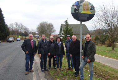 Gewerbeverein Grebenau bei Dialogdisplay (Geschwindigkeitsmessung) nahe Schule