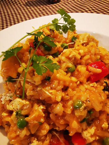 Gemarineerde tofu voor in de vegan paella