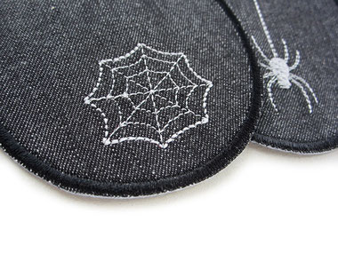 Bild: Knieflicken Jeansflicken schwarz mit Spinnennetz, Halloween Aufnäher Hosenflicken zum aufbügeln