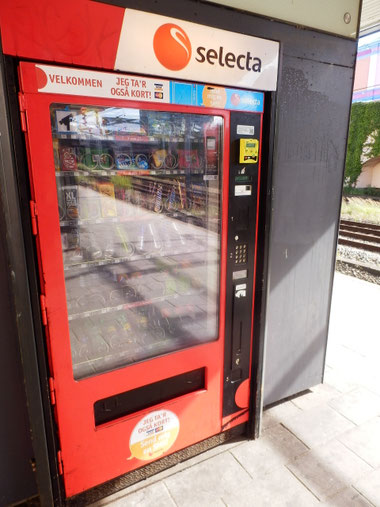 駅の自販機でもカード使用可