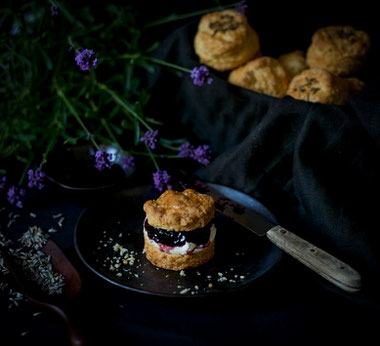 Scones, Buttermlichscones, Lavendelscones, Lavendel, Buttermilch, Biscuits, Lavendel, British food, tea time