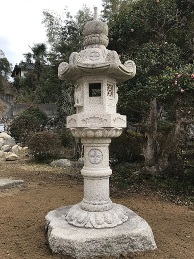 日本の心の灯篭 tourou - 岡山産万成石(まんなりいし)採掘元(有 日本の心の灯篭 tourou - 岡山産万成石(まんなりいし)採掘元(有