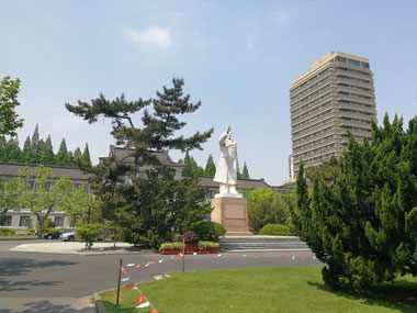 中国語学留学　華東師範大学（上海）　毛沢東の像