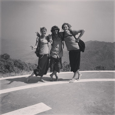 Céline, Lolo et John, Kyaiktiyo, Birmanie, 10.02.2014