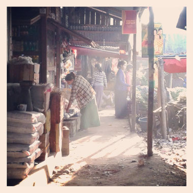 Marché, Bago, Birmanie, 09.02.2014