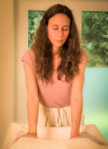 Nadine Oberlack Gebärmutter und Stimme, Massage für Frauen nach der Geburt.
