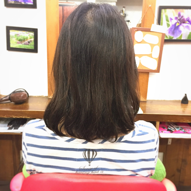 さほど癖毛では無いのに、何故か髪にまとまりがない。そんな方には・・・