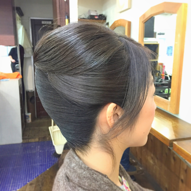 結婚式を着物で行くならば・・・最も定番なアップスタイルは『夜会巻き』