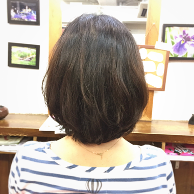 さほど癖毛では無いのに、何故か髪にまとまりがない。そんな方には・・・