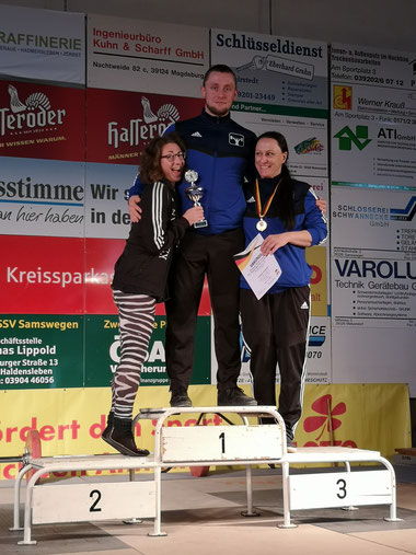 Marcin Smolarek mit Nina Porrmann (l.) und Angelique Lembke (r)