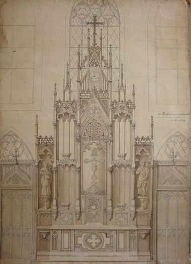 Carl de Berghes‘ Entwurf für den etwa sieben Meter hohen Hochaltar mit Spitzbögen, Fialen, Maßwerk und Strebepfeilern orientiert sich stark an hoch entwickelter gotischer Baukunst, während die Kirche selbst von großer Einfachheit geprägt war. Foto: Stadt