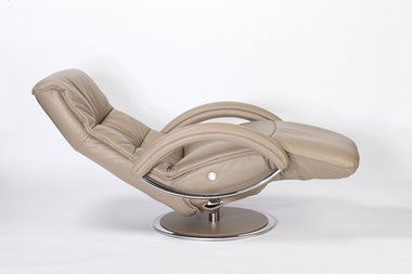 Ergonomische Sessel bei Hüftproblemen unterstützen Gelenke und erleichtern das Sitzen. Tipps zu Auswahl, Modellen und Sitzkomfort auf Sessel-24.de.