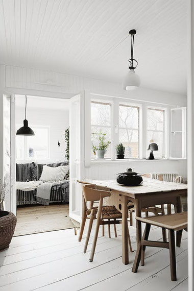 Erleben Sie skandinavischen Lifestyle: Wohndesign, Hygge und Nachhaltigkeit schaffen mit klaren Linien, natürlichen Materialien und Komfortmöbeln mehr Lebensqualität.