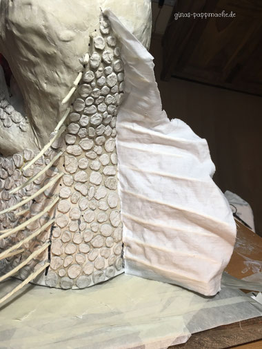 Drogon, papermache, papiermache, Drachenkopf, Drachentrophäe, handmade, ginas-pappmache.de, Skulptur, Schuppen