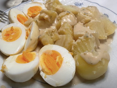 Eier mit Salzkartoffeln