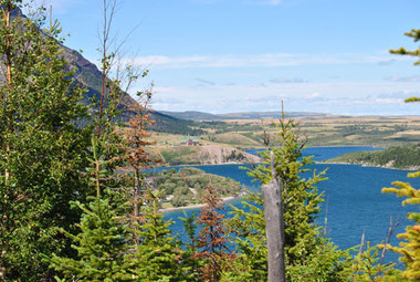 Ausblick auf einen Bergsee in den Rockies bei der busreise usa 