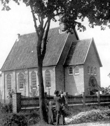 Die erste ev. Kapelle am Grünen Hof in Friesoythe kurz nach ihrer Erbauung 1912 | Bildquelle: Ev.-luth. Kirchengemeinde Friesoythe