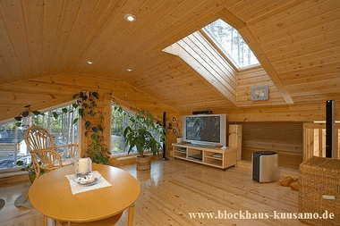 Dachfenster im Blockhaus -  Eensterplanung - Fensterbau - Fenster kaufen  - Lichtquelle - Tageslicht                           Foto Blockhaus Kuusamo  