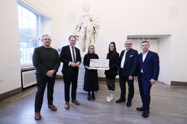 Spendenübergabe der Sammlung der Gesellschaft reserve an Housing First Düsseldorf