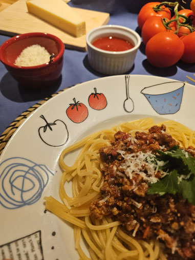 Selbstgemachte Bolognese mit al dente Spaghetti 
