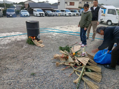 煙の匂いと火に癒やされます