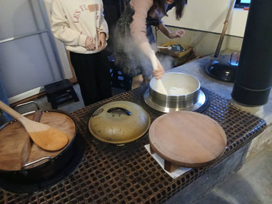 釜戸のご飯も炊けました！！美味しそう・・