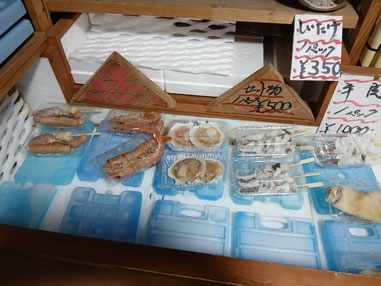 イカ、サザエ、エビ、ウインナー・・いろいろあります