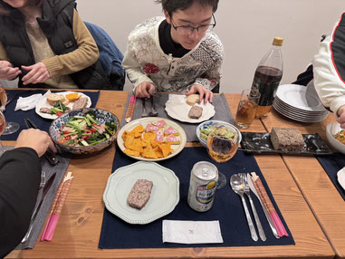 ご近所さんの長男K君。食べ物の好みもすっかり大人になりました。