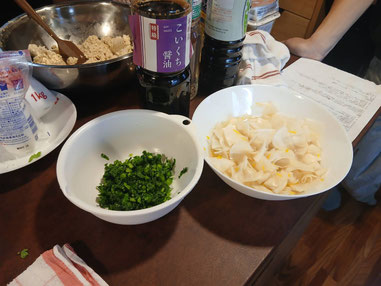 カブの甘酢和えも準備しています