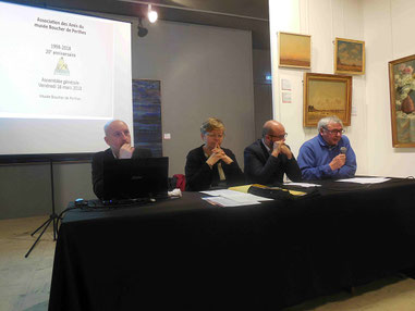 De gauche à droite, Patrick Absalon directeur scientifique du musée, Brigitte Bousquet présidente de l'association, Aurélien Dovergne maire adjoint, Yvan François trésorier