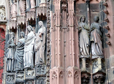 Die weisen und törichten Jungfrauen am Portal des Münsters