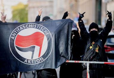 Antifa-aktivisters protester langs racisternes opmarchrute