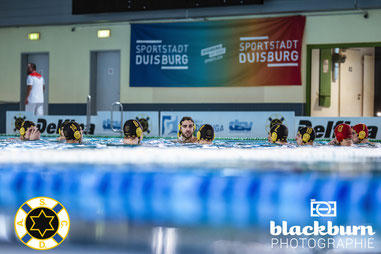 Robert Gergelyfi bei der Mannschaftsansprache - Foto: Florian Blackburn