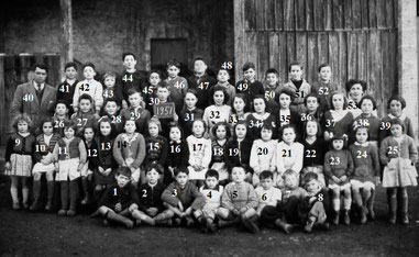 Charras 16 - Charras d'hier et d'aujourd'hui - photo de classe année 1951 (petits et grands)