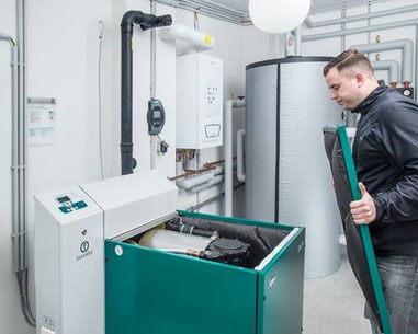 Das im Gehäuse versteckte Mini-Kraftwerk schafft Raumwärme für die Behaglichkeit und sorgt für eigenen Strom. Foto: Wüstenrot Bausparkasse