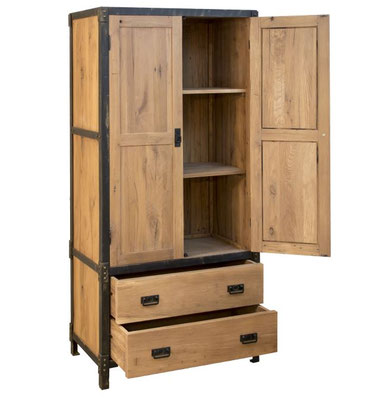 Großer Kleiderschrank massiv Altholz Eiche und Stahl mit zwei Türen und zwei Schubladen, Fertigung auf Maß.