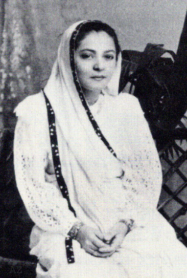 1902 ; Poona, India. Courtesy of Lord Meher - p.298 ( cropped image )
