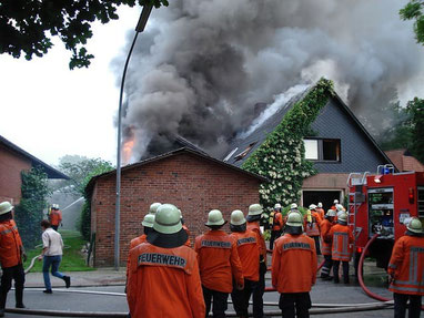 Feuerwehr bei der Arbeit - Foto Pixabay