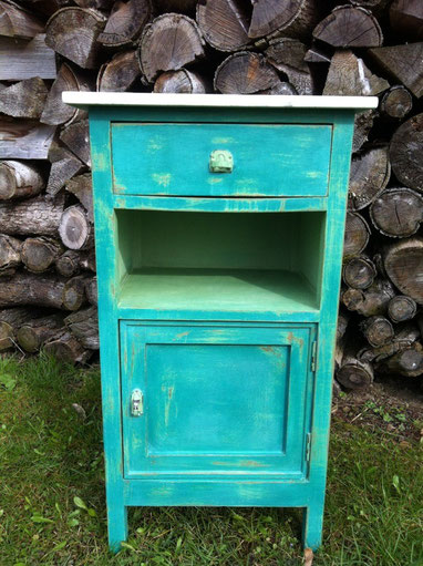 grünes Nachtkästchen in Chalk Paint™