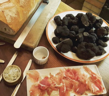 black-truffles-Loire-Valley-gastronomy-Touraine-specialties