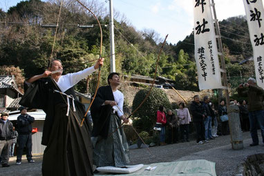 猪木大魔の故郷・弓祈祷の様子（平成25年1月6日）