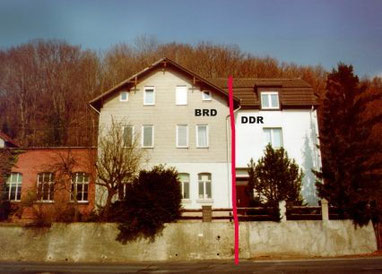 Grenzziehung mitten durch die Hoßfeldsche Druckerei (Philippsthal-Vacha) bis 1976 (dieses Foto wurde nach der Wende aufgenommen).