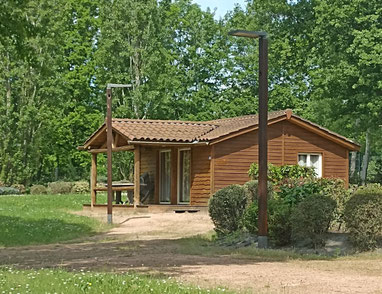 Un des chalets du camping crédit photo Christine C